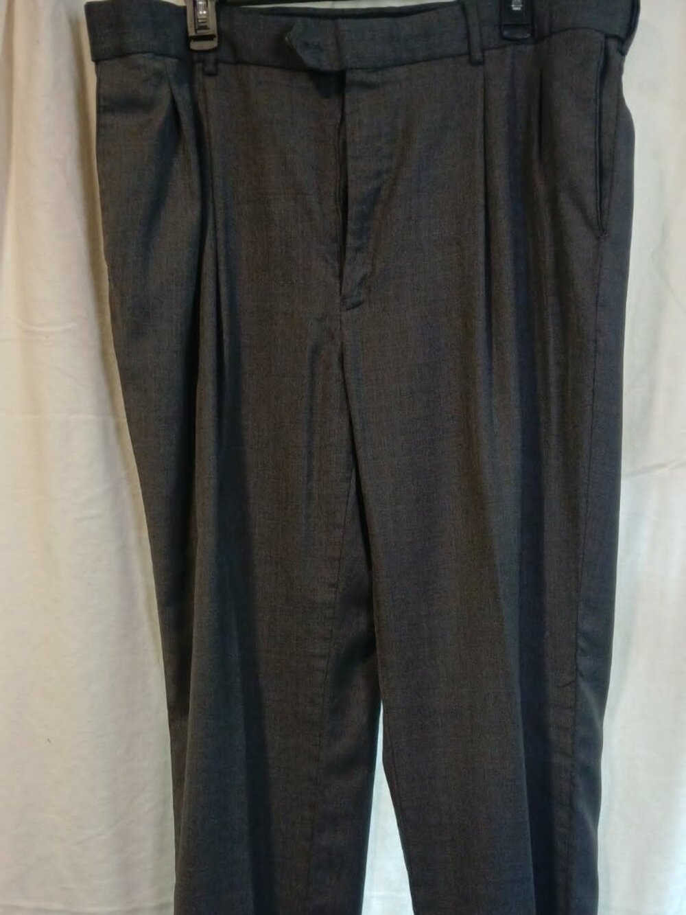 Grey Stafford Classic Fit Pleated grey dress pants, men's size 40x32